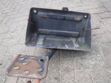 op stap links met accu bak deel